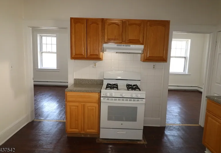 160-164 New York Ave #3 — Photo 8