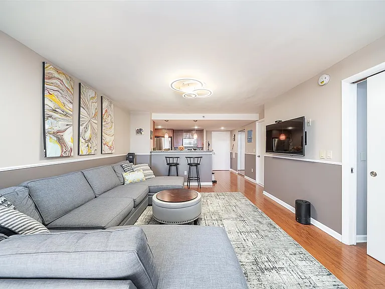 700 Grove St #4V — Photo 8