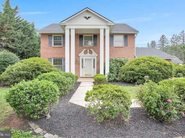811 Greenbriar Rd, York, PA 17404