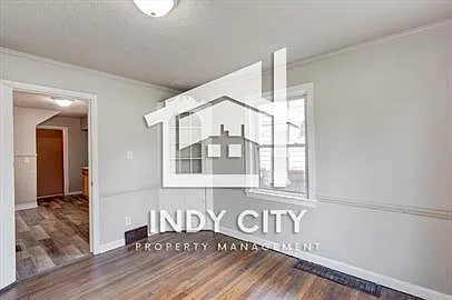 3702 N Oxford St — Photo 7