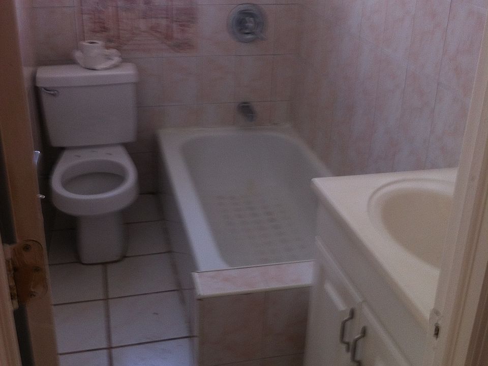 2nd image of 815 44th St