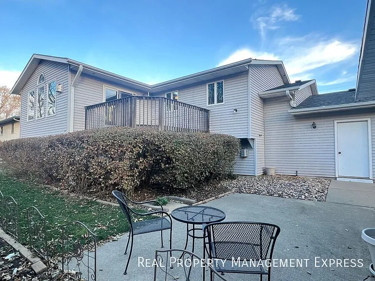 4409 E 20th St — Photo 27