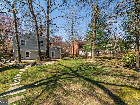5th image of 6102 Brook Dr