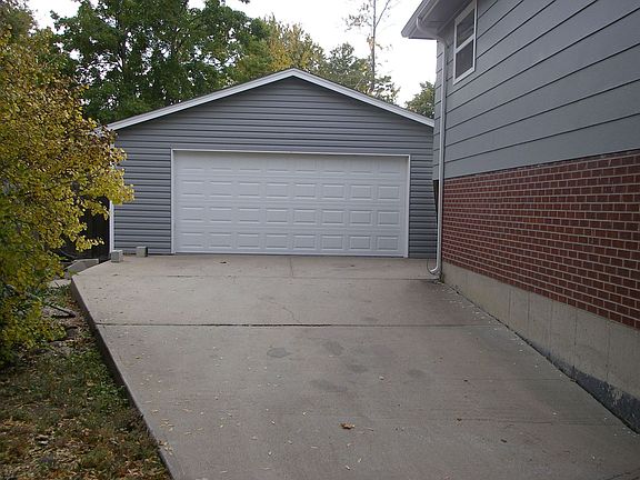 2 car detached garage