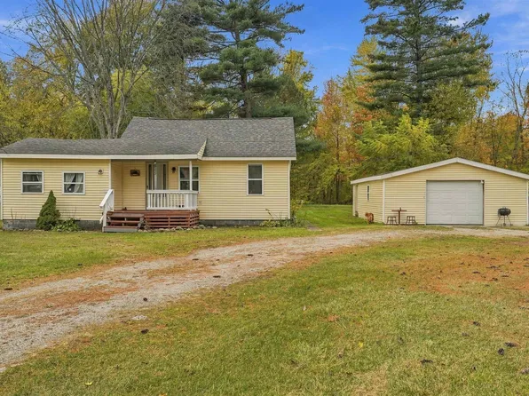 6555 Bunker Rd, Lakeport, MI 48059