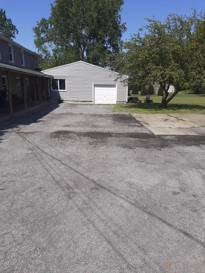 2 bed, 1.5 bath, 1200 sqft, $1,365 — Photo 4