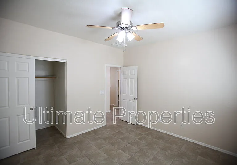2230 W Oyer Ln — Photo 14