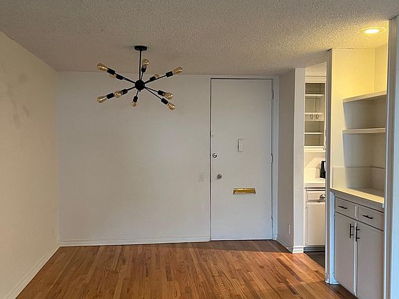5th image of 2010 N Beachwood Dr APT 302
