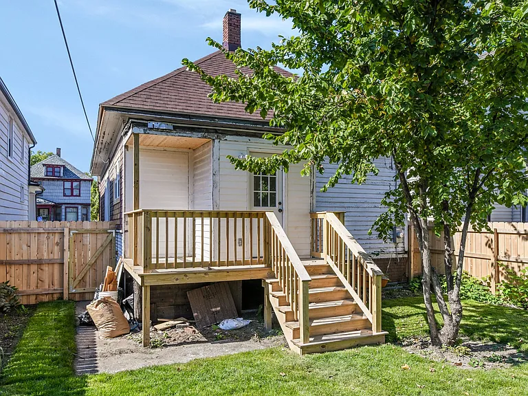 2460 Seyburn St — Photo 15