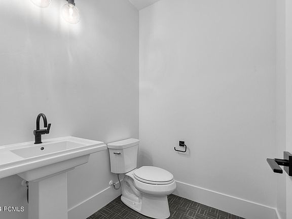 4th image of 2691 Piper Way