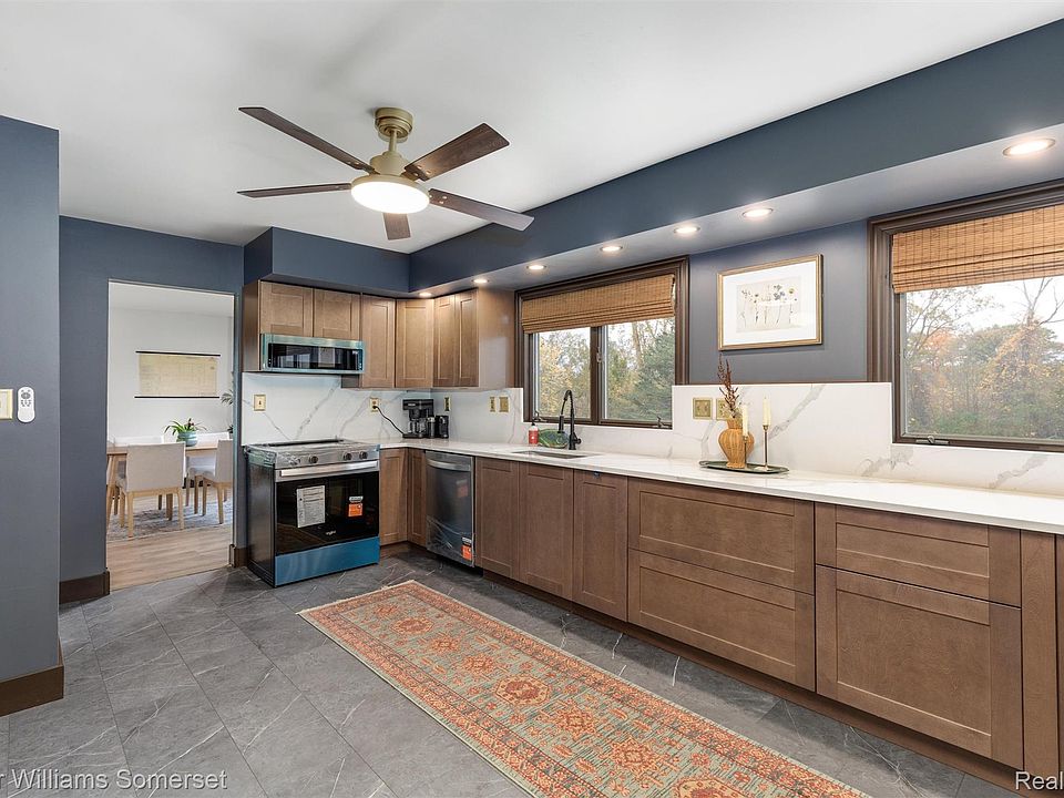 52401 Baker Rd, photo 9