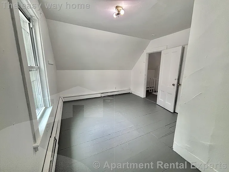 509 Medford St — Photo 12
