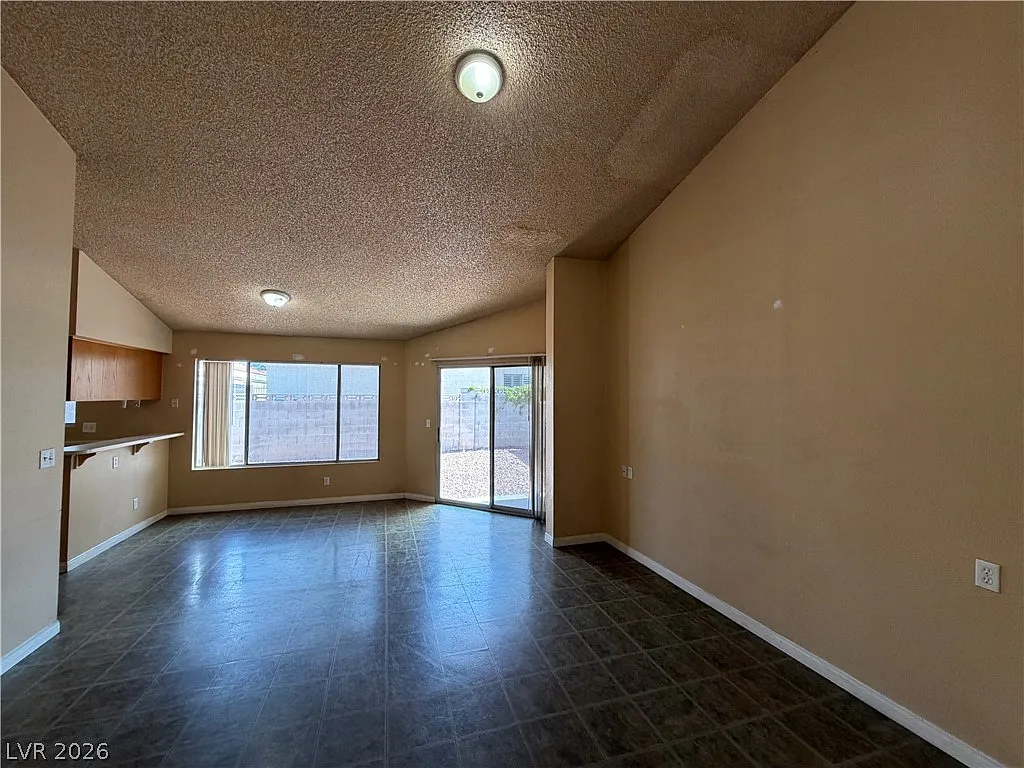 3 bed, 2.0 bath, 1249 sqft, $1,750 — Photo 3