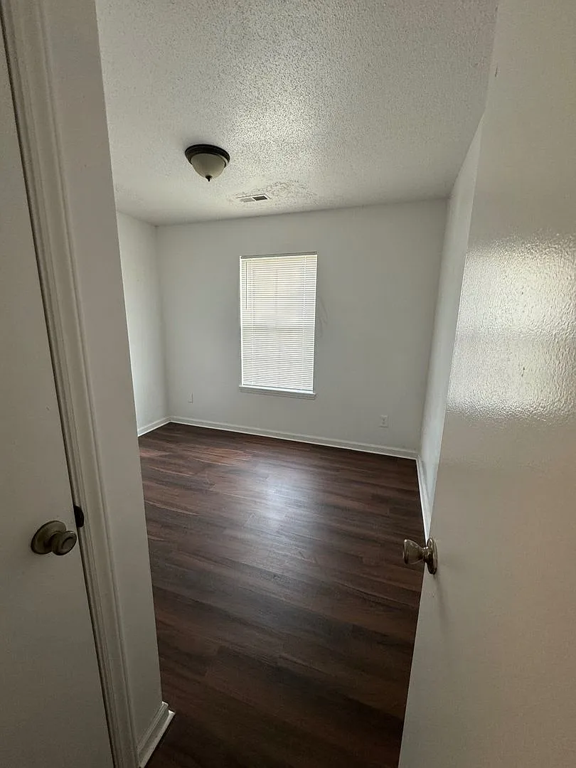 Room in 3 Bedroom Home at Gera Emma Dr — Photo 3