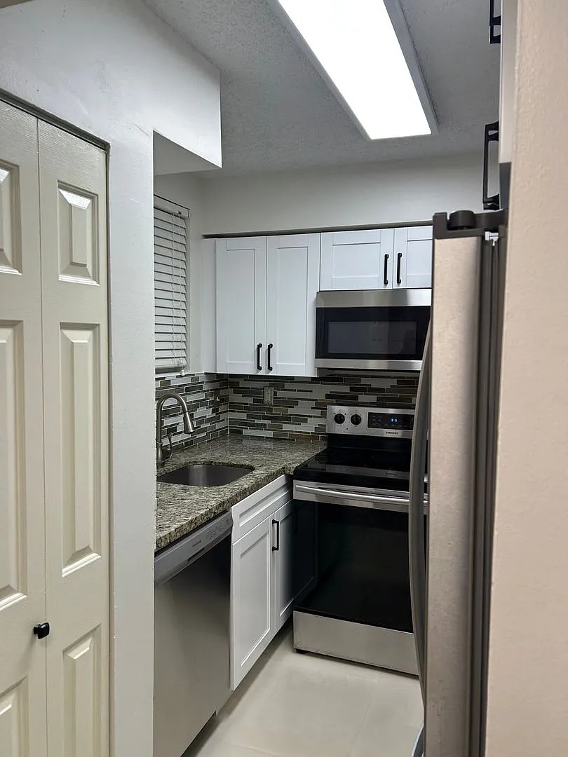 Charming 2BR Condo in Miami — Photo 4