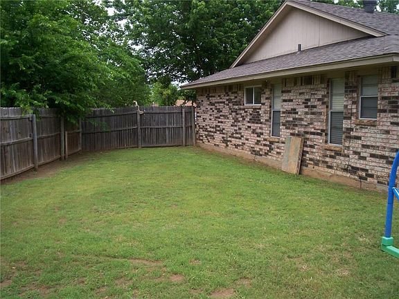 3rd image of 316 E Brookview Ln
