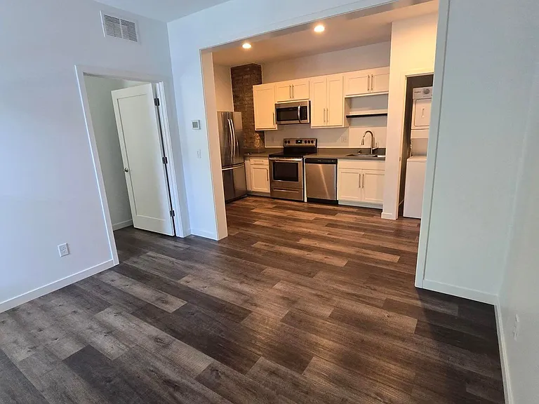 2448 1st Ave S #5 — Photo 1