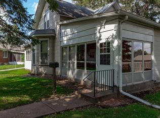 2 Hickory Grove Ct, Davenport, IA 52804