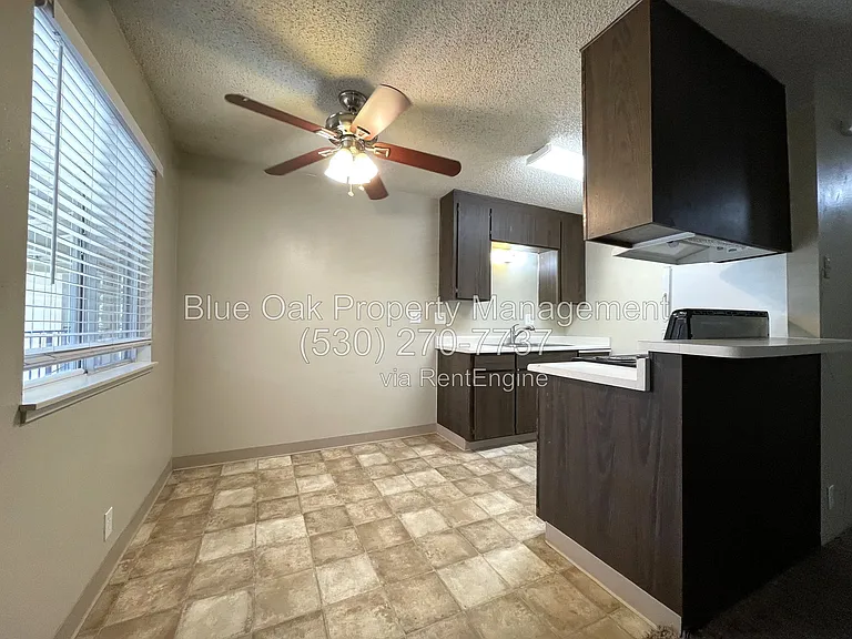623 W 6th Ave #11 — Photo 6