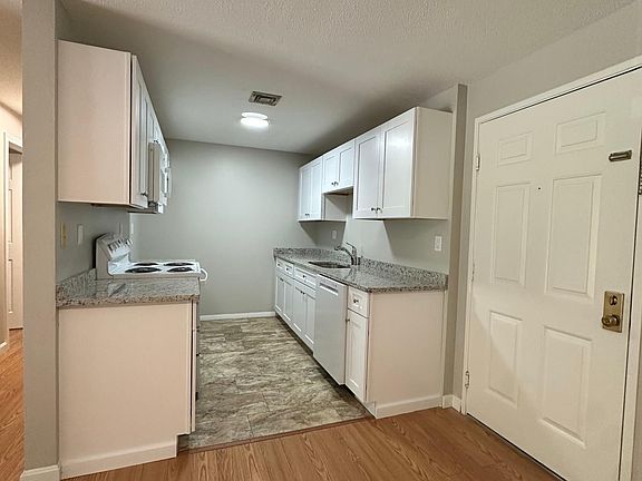 2nd image of 19 Blackstone Dr APT 1933