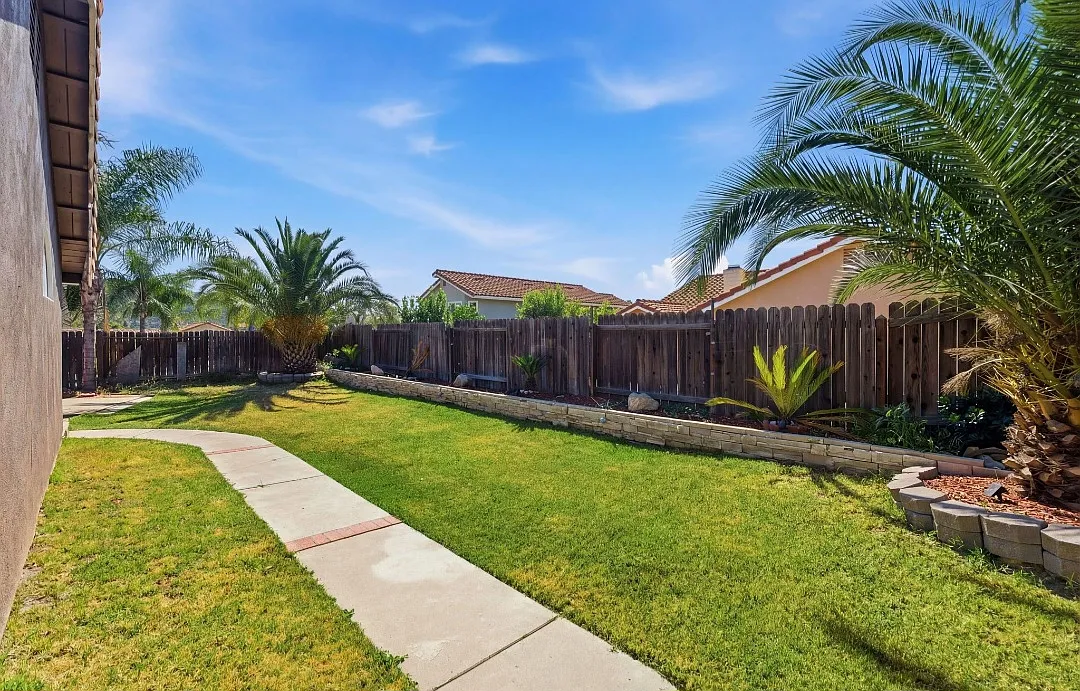 16488 Mountain St — Photo 3