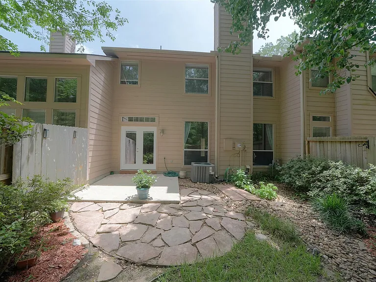 23 Endor Forest Pl — Photo 17