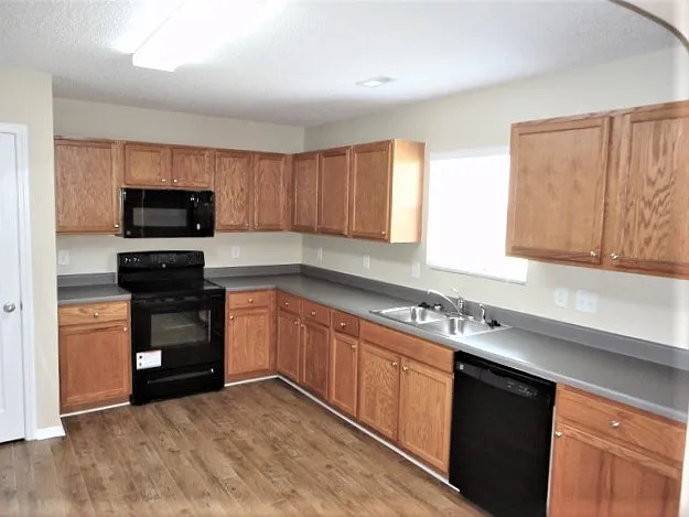 3109 Skybrook Ln — Photo 2