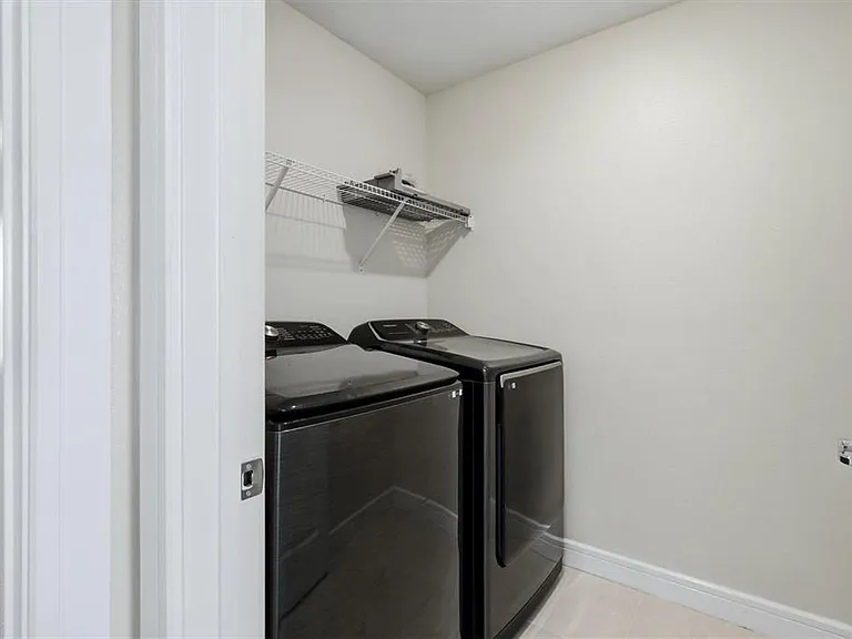9108 Royal River Cir — Photo 30