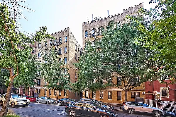 Rented by Qwest Residential Downtown LLC | media 10