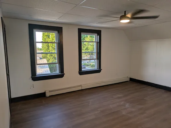 44 Summer St #3, Lewiston, ME 04240