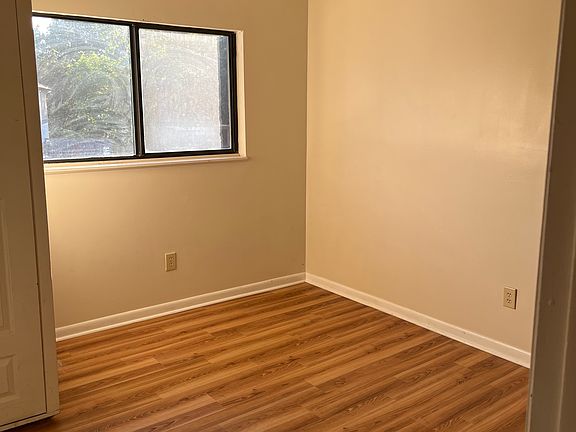 5th image of 2182 Bees Ferry Rd APT E