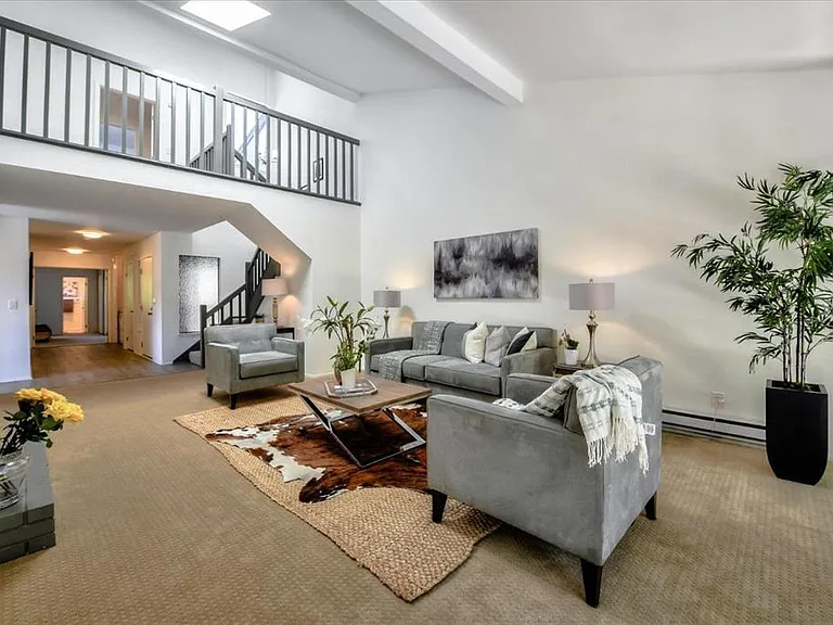 2040 W Middlefield Rd #10 — Photo 3