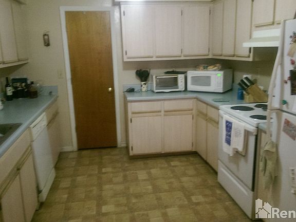 4th image of 156 W Balview Ave
