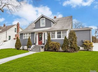 15 Ferndale Blvd, Islip, NY 11751