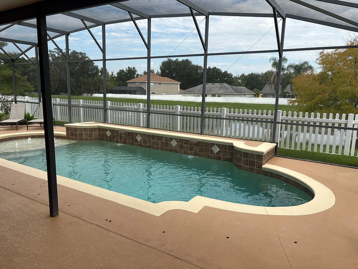 Waterfront 4 Bedroom Pool Home in Lake Amberleigh-Winter Garden — Photo 4