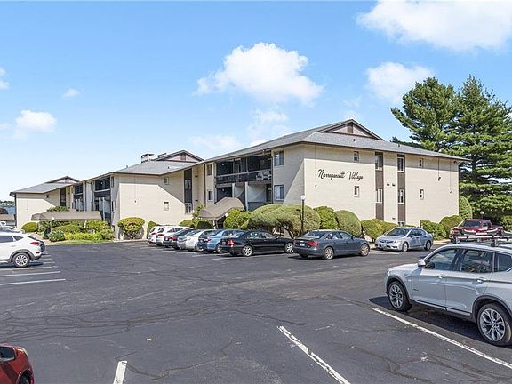 2nd image of 400 Narragansett Pkwy Unit D-1