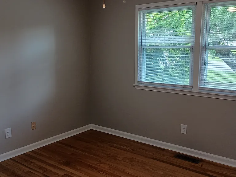 102 S Tunstall Ave — Photo 13