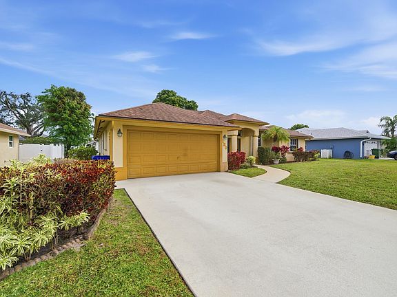 3rd image of 120 Venetian Lane