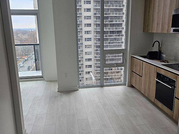 3rd image of 117 R Broadway Ave N #R-909