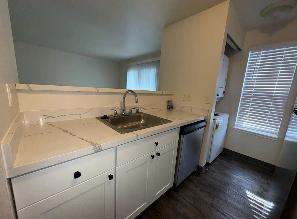 7656 Merastone Ln NE — Photo 4