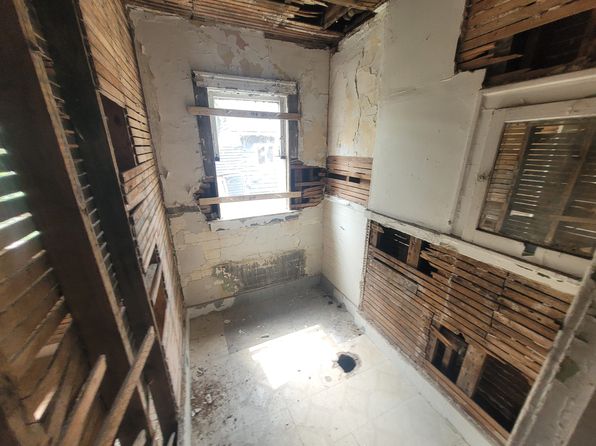 detroit-michigan-88398033 picture