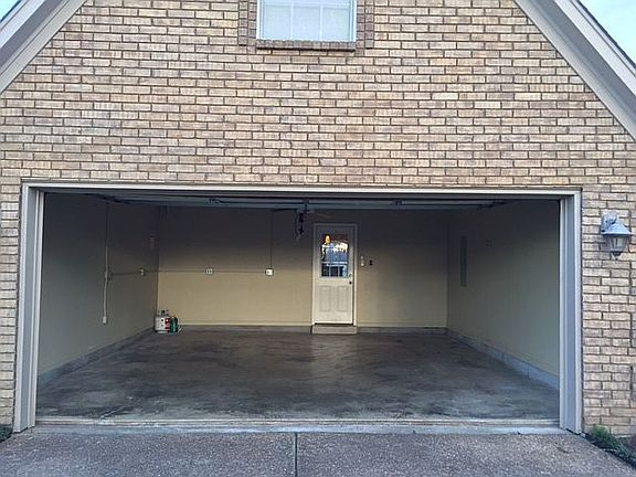 3rd image of 255 Cameron Dr