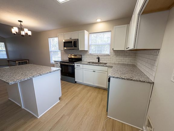 5th image of 864 S Hickory Lane