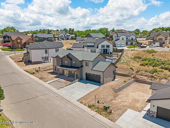 2nd image of 1384 Munro Ave
