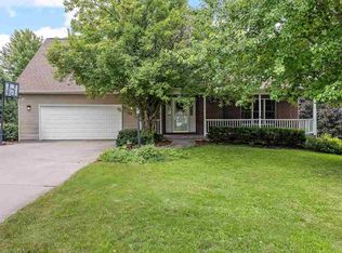 1712 Timber Hills Dr, Coralville, IA 52241