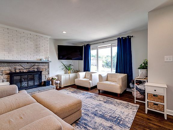 2nd image of 1155 Oakmont Ave