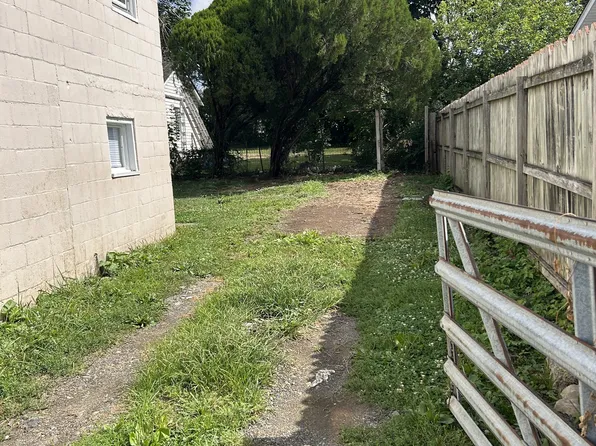 890 Plymouth St, Stephens City, VA 22655