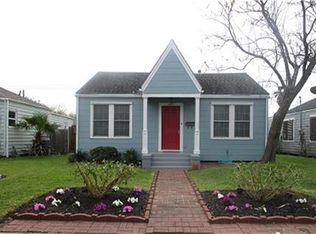 4809 Alamo Dr, Galveston, TX 77551