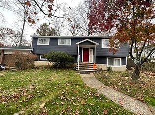 402 Birchtree Ln, Northvale, NJ 07647