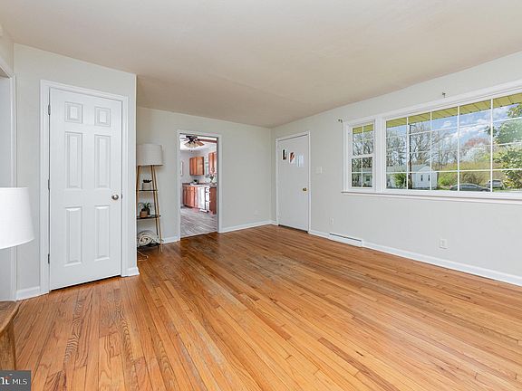 4th image of 10505 Woodland Dr